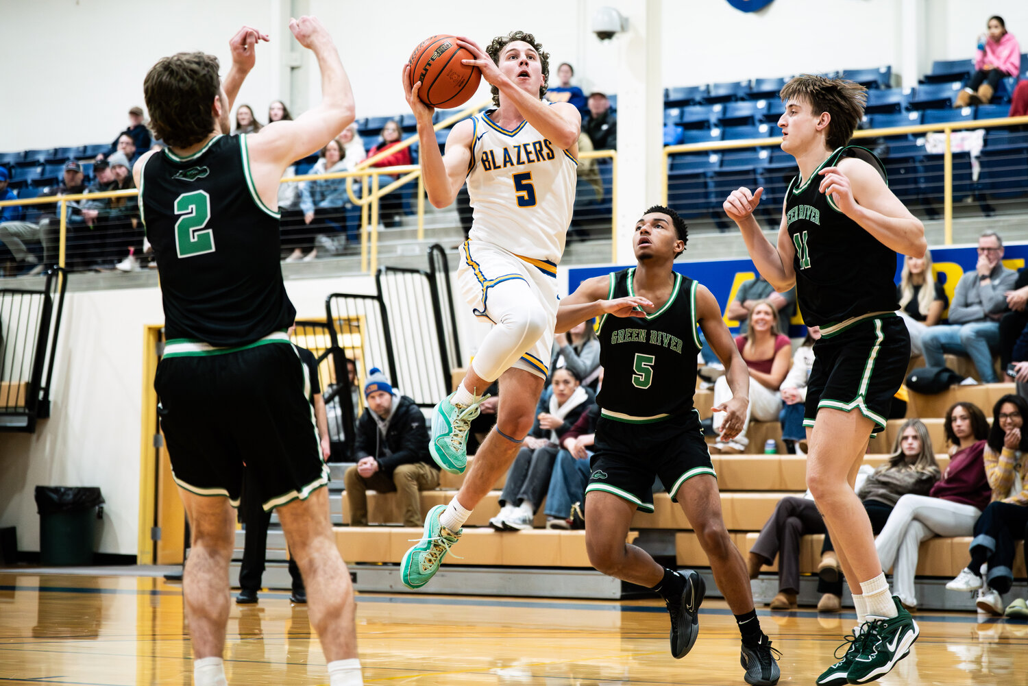 Brewer&rsquo;s clutch trifecta leads CC to upset Green River