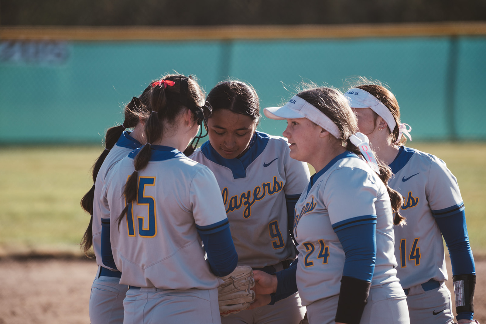 Softball splits four games over weekend