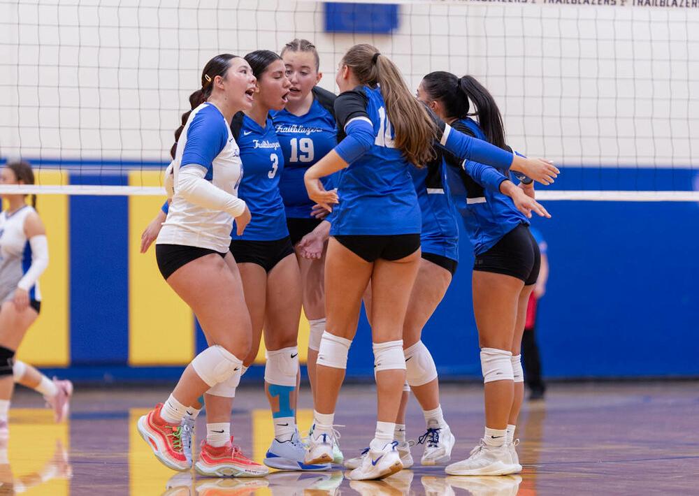 Volleyball sweeps Green River for fifth straight win